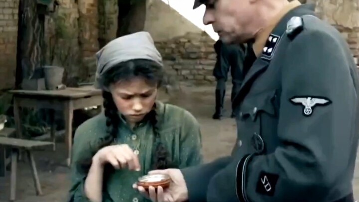 สองพี่น้องในสนามรบได้เห็นด้วยตาตัวเองว่านายทหารยิงเด็กหญิงผู้ไร้อาวุธ ทำให้พวกเขาเริ่มสั่นคลอนกับทาง