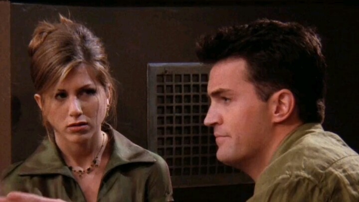 I don’t care, Rachel and Chandler are wearing matching outfits!