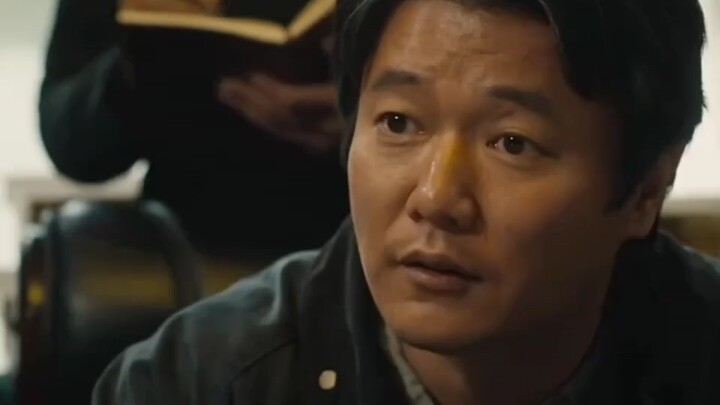 Don’t rush, big brother! Let me pour you a glass of water. Let’s follow each other, like the video, 