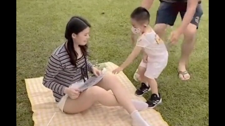 “Cậu nhóc này, có phải chưa uống canh Mạnh Bà không?”