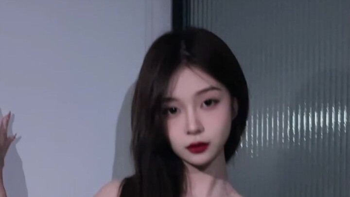นับดูว่าในวิดีโอมีสาวสวยกี่คน