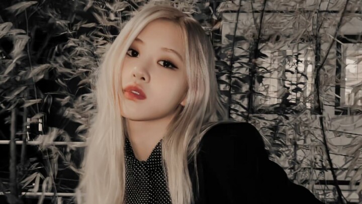 Park Chae-young Rosé chào theo nghi thức quân đội