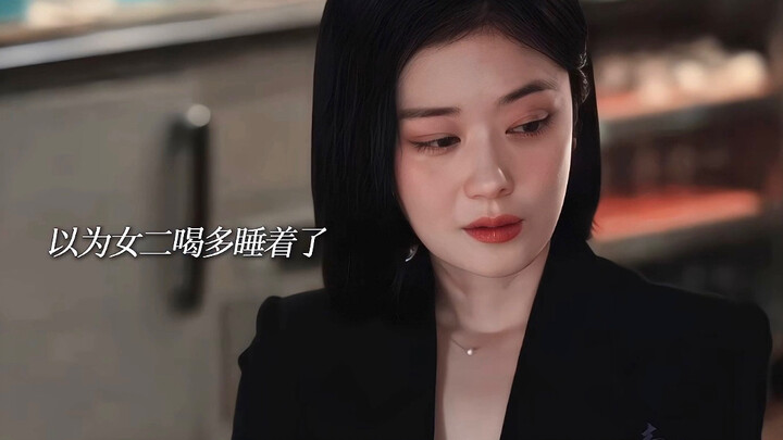 为了她装睡，是因为心疼到不敢看她啊