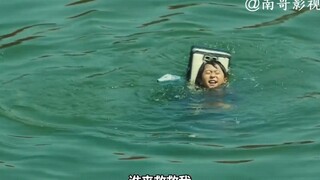 瞧瞧给孩子吓得，都会游泳了
