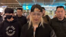Felix finally arrived at the airport and flew to Australia with Hyunjin.