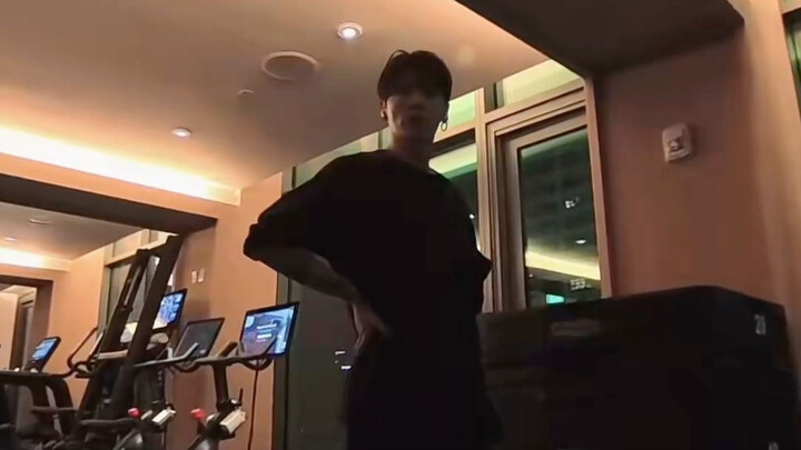 260427 Jungkook update TikTok CELEBRATION oleh LE SSERAFIM🎶