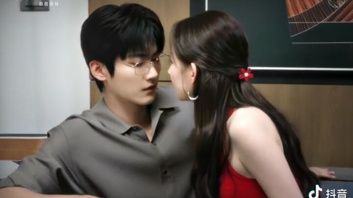 Wang Yu Wen * Zhou Keyu ซีรี่ส์เรื่อง Where Her Hemline Brushed 小城春色