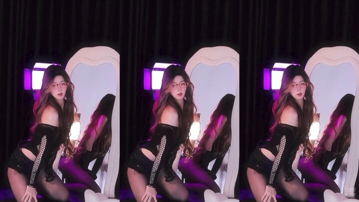 StellaLou koi 2026_01_19: Do you prefer what’s outside the mirror or what’s inside?