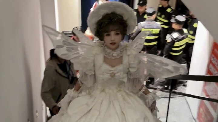 The convention-special forces who hit seven conventions in seven days are here!