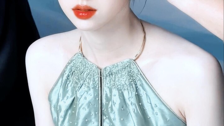 Oh my gosh, how does she pull off green eyeshadow like this?!