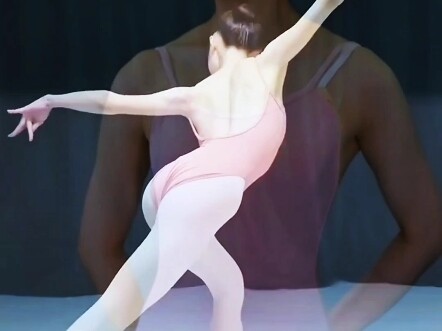 身材与颜值并存的女孩