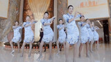 Hainan Airlines stewardess dances with positive energy in uniform