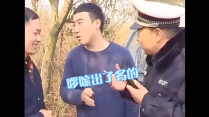 Giám đốc của cảnh sát Tan xuất hiện