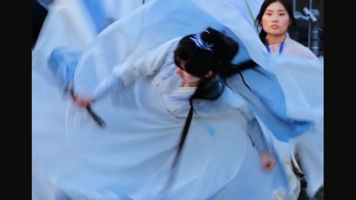 [Cheng Yi] Holy crap!! An aerial Thomas flip!!! So badass!!
