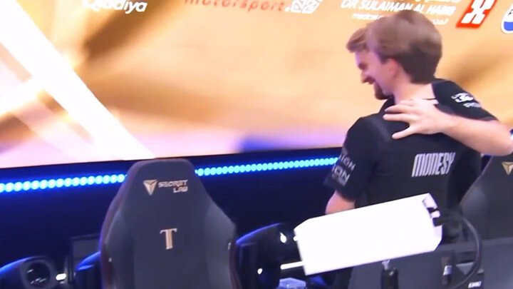 “Donk Benar-Benar Runtuh”