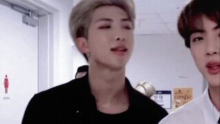 Nam Joon อย่าคิดว่าฉันไม่รู้นะว่านายคิดจะทำอะไร Seok Jin