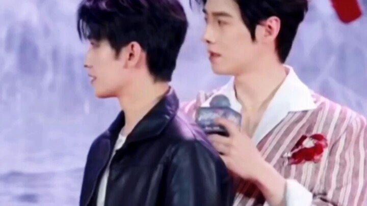 ความแตกต่างด้านขนาดตัวที่น่าจิ้นที่สุดของหนูและแมวในทุกยุคมาแล้ว! มือของแมวนี่นะ หนูก็เล่นไปร้อยกว่า