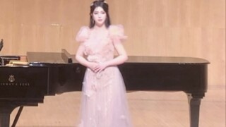 امتحان نهاية الفصل الدراسي الأول لطلاب السنة الأولى في أكاديمية الموسيقى الصينية