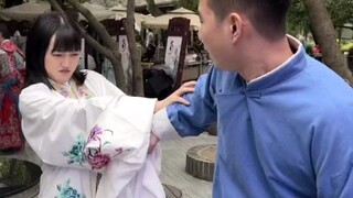老师说古今中外要融汇贯通，老师说他不喜欢跟着潮流，他只让潮流跟着他