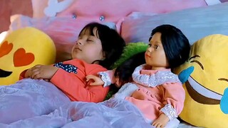 恶毒女人想尽办法杀害女孩，玩偶母亲一次又一次破坏她的计划"玩偶