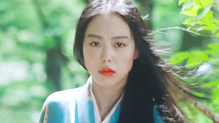 “She’s a thief, a pickpocket, a con artist—and also the one who came to ruin my life, yet also my sa