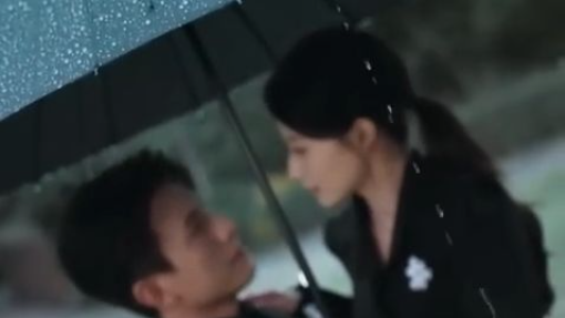 Dia bilang mencintaiku tapi mengkhianatiku, jadi aku menikahi kakak CEO-nya