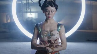 Please type "牛" on the public screen! ! Zhang Yixing's second creation of "Flying Apsaras"△Dreamlike