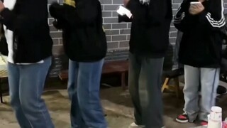 云南“小土豆”打歌舞