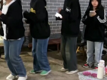 云南“小土豆”打歌舞