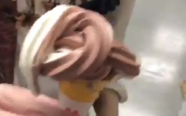 [Soraru] The innocent ice cream cone met a tragic end at the hands of the famous VOCALOID cover sing