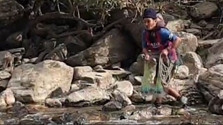 cast netting in Nepal | himalayan trout fishing with handmade cast net |