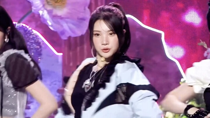 This big cotton-padded jacket actually didn't swallow Juun's movements