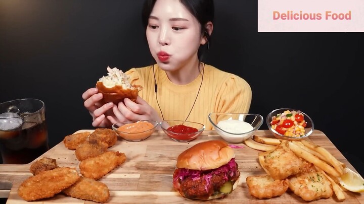 Món Hàn : Thưởng thức Burger tôm mù tạt giòn rụm, Burger gà cay 2 #mukbang