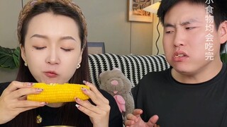 Pacarku lagi-lagi ingin memakan sendiri makanan enak itu, lihat saja bagaimana aku membalasnya!