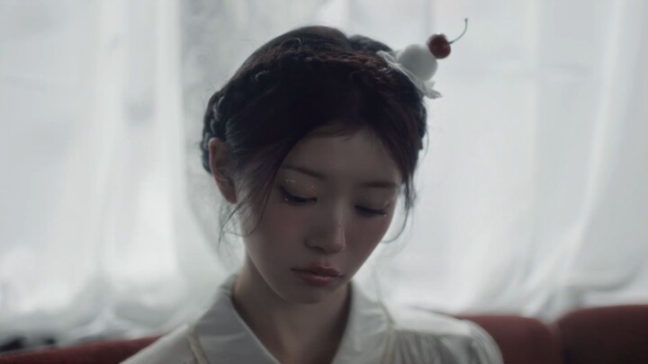 ILLIT Sunday Morning MV