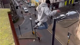 年纪轻轻，别总躺着。