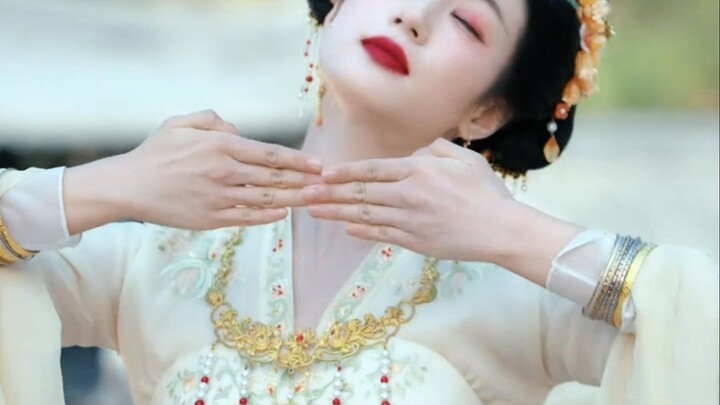 Cứu với, ai bảo mặc cổ trang thì để lộ trán mới khí chất hả trời!!! Ha ha!!!