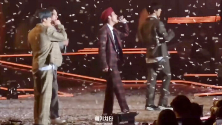 Xem đi xem lại đoạn beatbox encore này, tốc độ tăng dần, cao trào dâng lên — phần hát chính thật sự 