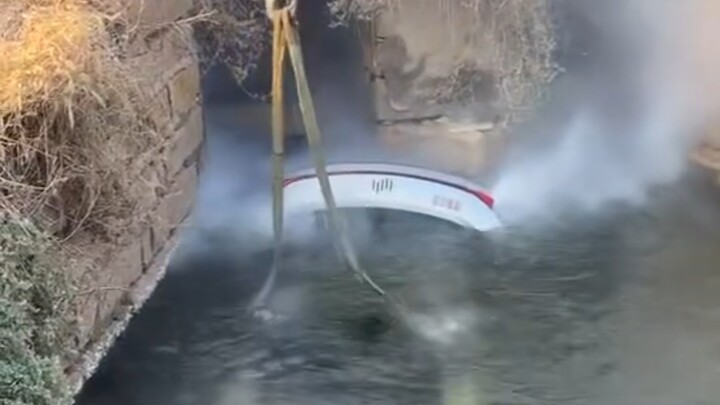 New-energy vehicle fires can’t even be extinguished by submersion in water.