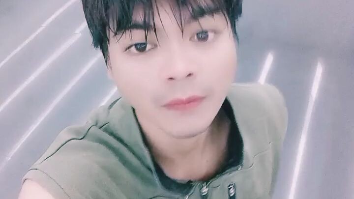 พี่ ฟิ้นส์ โนมันนี่ย์