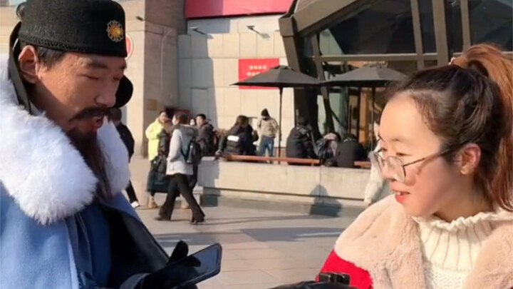 Street Poetry Battle: This Xi’an Girl’s Reaction Speed Is Mind-Blowing!