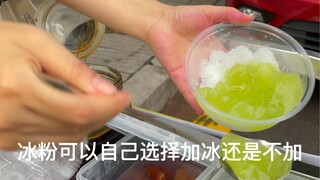Quầy bán đồ ăn nhẹ này mất sáu giờ để hoàn thành, nhưng đã bán hết chỉ trong một tiếng rưỡi.