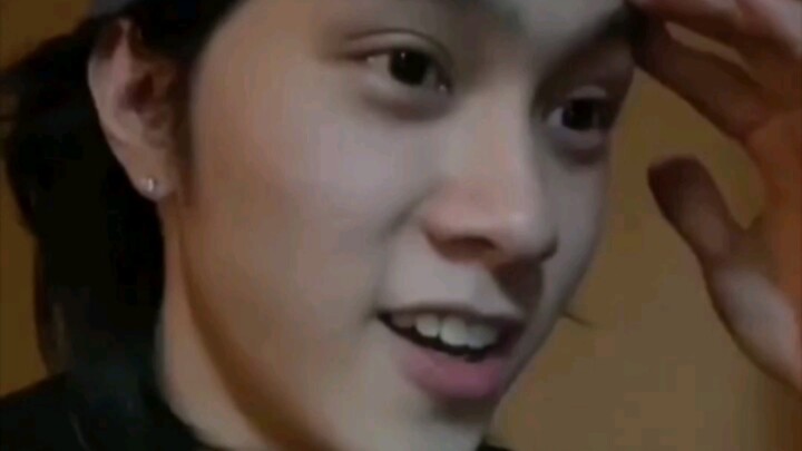 Gua: I'm not selling books; I'm a member of a boy group, and I can't post the link.