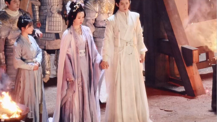 ฉันเห็นแล้วว่าเย่ปิงถางกำลังบุกกระหน่ำบิลิบิลอย่างเมามัน แน่นอนว่าในซีรีส์ย้อนยุคต้องมีที่ทางให้เฉิน