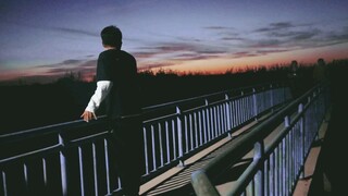 Wong Kar-wai-style dialogue: "One event + a tongue-twisting time + a boring incident." For example: 