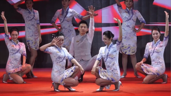 Tiếp viên HNA biểu diễn vũ điệu đồng phục tinh tế boy