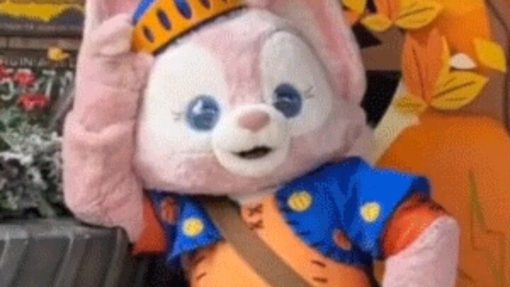 Angkat tangan... Hmm... Biasa aja sih, kita juga nggak tahu apakah cinta atau enggak.