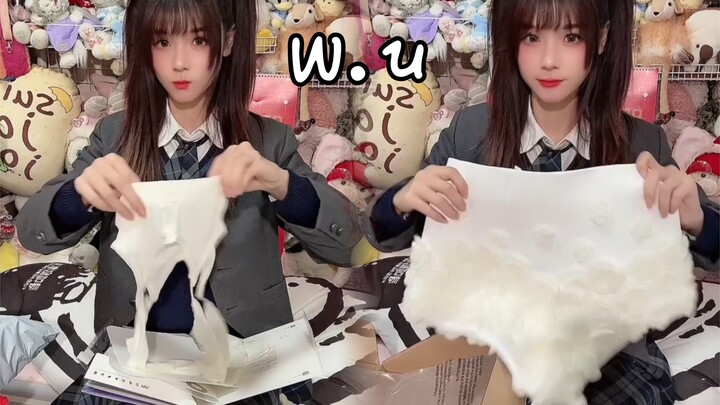 She really doesn't treat everyone like an outsider! [Unboxing]