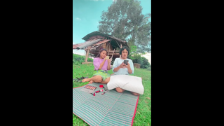 นอนรอเพื่อนแต่งหน้า นานมาก!!