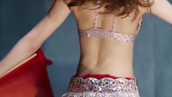 Lâm Tính Mỹ múa bụng